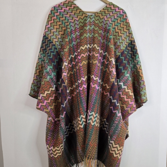 RIIQIICHY Women One-Size NWT Colorful Chevron Patterned Poncho - Picture 6 of 11